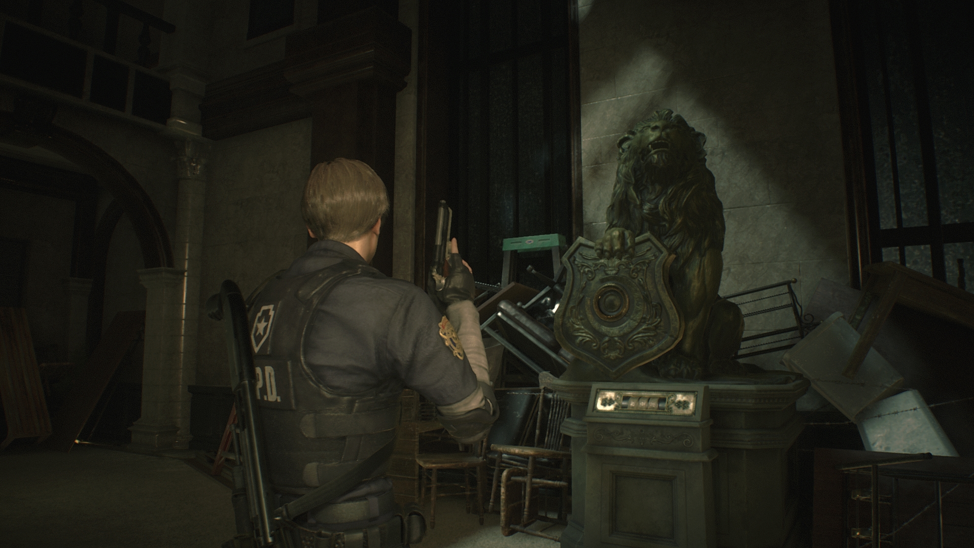 Резидент ивел 2 сейф в полицейском. Resident Evil 2 Remake головоломки. Статуя Льва Resident Evil 2 Remake. Резидент ивел 2 ремейк статуя Льва Клэр. Шкатулка в резидент эвил 8.