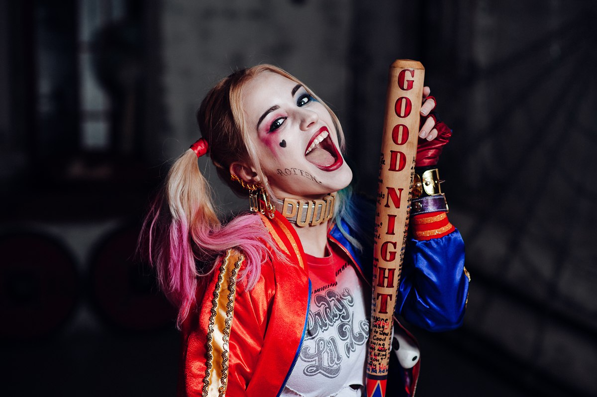 Бит квин. Харли Квинн. Бита Harley Quinn. Харли куин с битой.