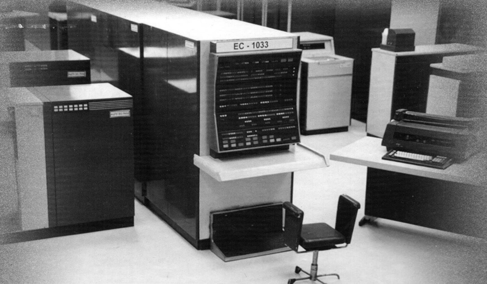 Третье поколение эвм фото. ЕС-1033 вычислительная машина. Представитель III-го поколения ЭВМ — ЕС-1022. IBM 3 поколение. IBM 370 поколение ЭВМ.