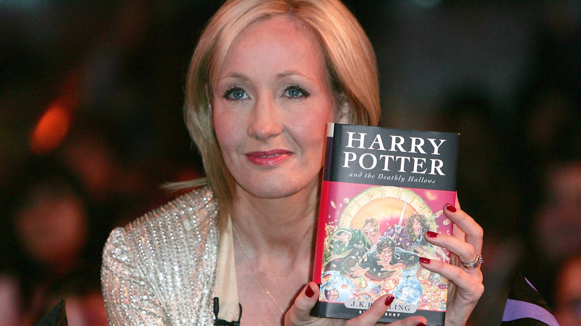 Джоан Роулинг не позвали на юбилей «Гарри Поттера» из-за критики ЛГБТ (18+)