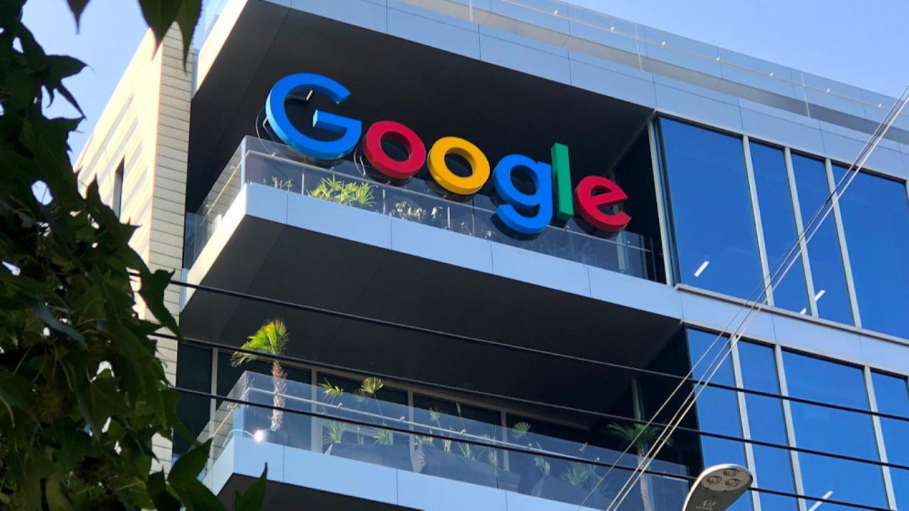 Официально: Google продолжит работу в России